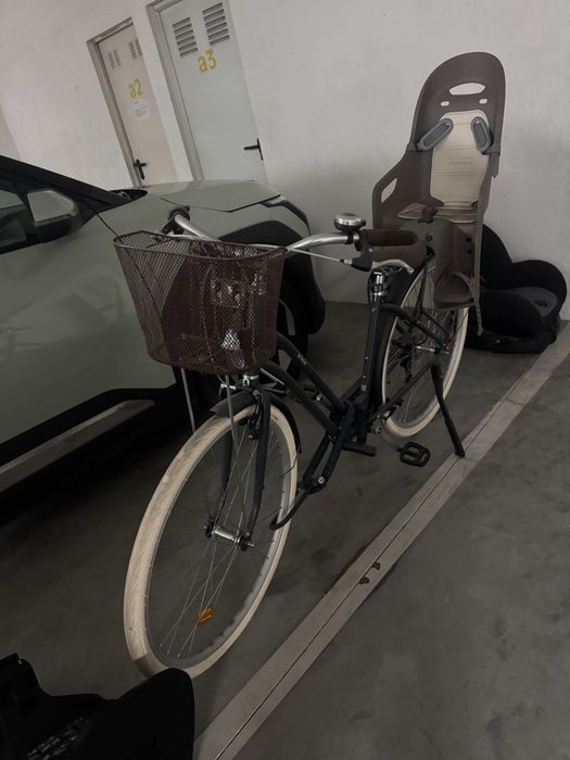 Bicicleta nova com cadeira de bebe