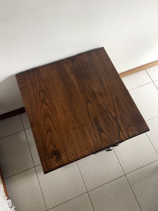 Mesa em madeira de alta qualidade