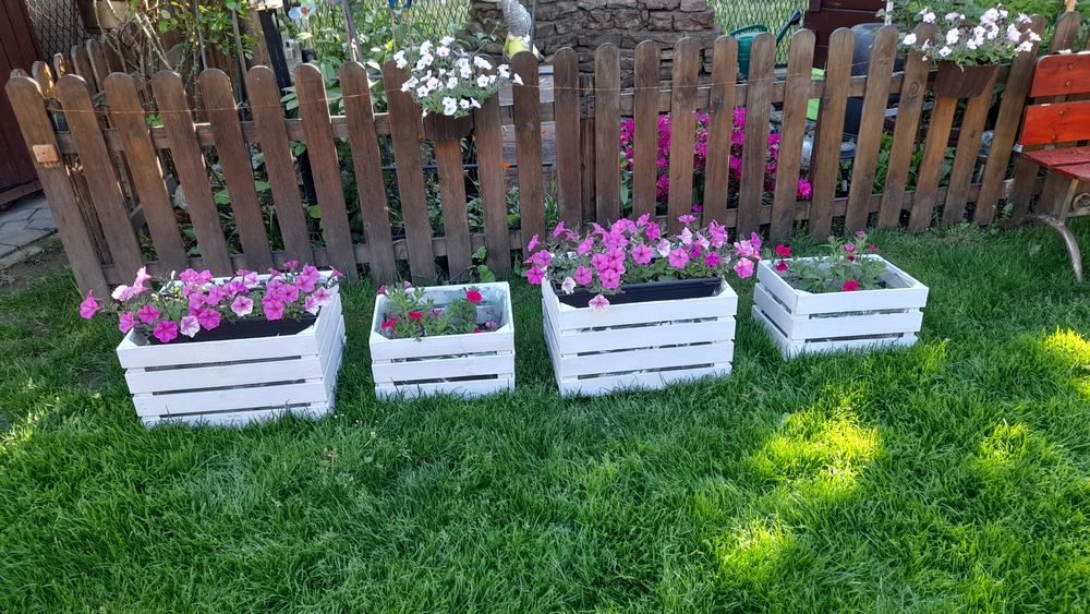 Komplet 4 skrzynek na kwiaty drewnianych