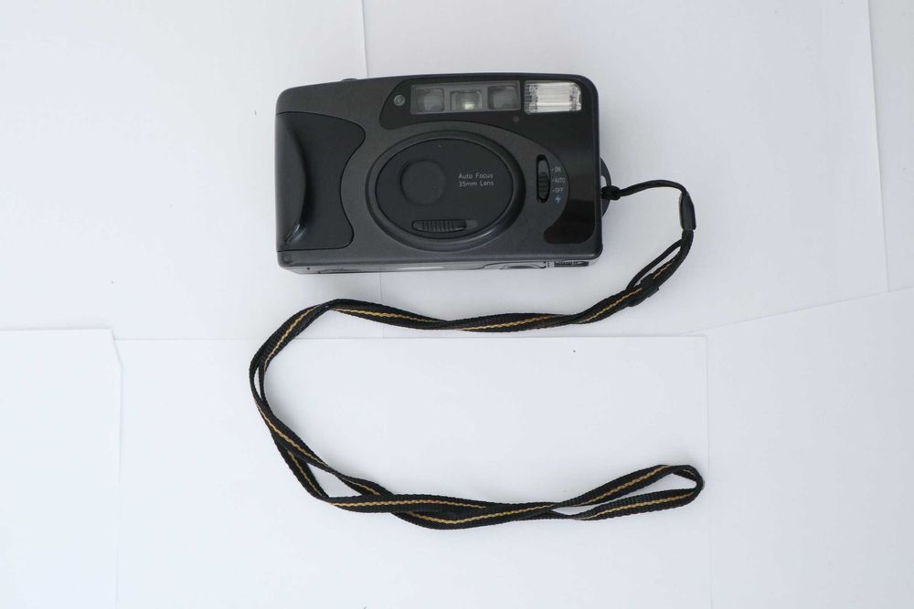 Aparat analogowy AUTO FOCUS 35 mm lens retro PRL z pokrowcem