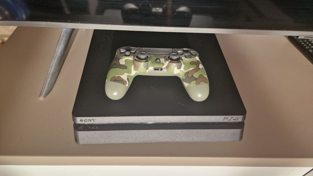 Playstation 4 slim