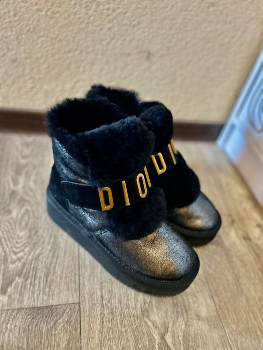 Зимове взуття -Уггі