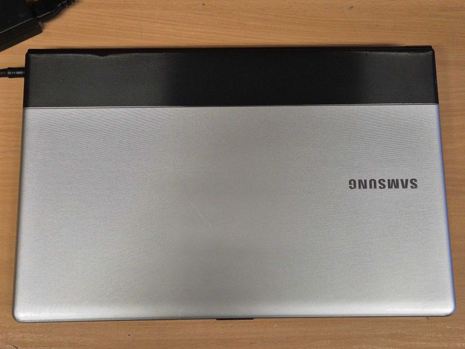 Laptop Samsung 17" i3, 16 GB RAM, SSD 256GB, GeForce + ładowarka