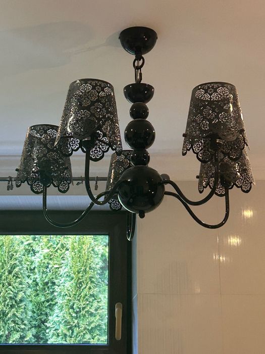 Żyrandol w kolorze czarnym