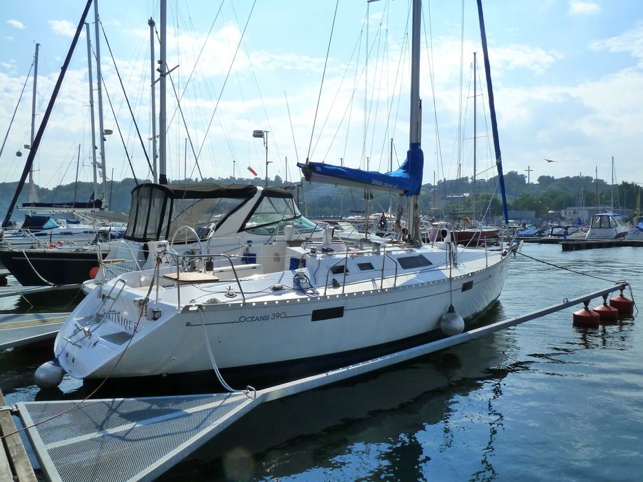 Jacht żaglowy BENETEAU Oceanis 390