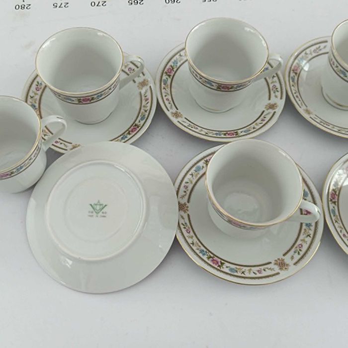 Conjunto de Chávenas e Pires
