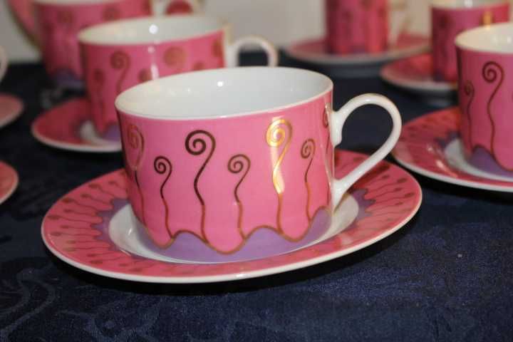 Chávenas almoçadeiras e de café , 6  de cada a 20€ cada conjunto