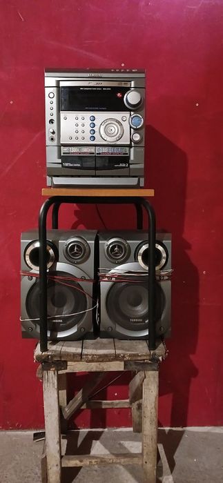 Продам музыкальный центр с колонками