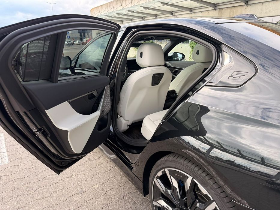 Transfer Poznań • Lotnisko • MTP • Mercedes V-Class • BMW z kierowcą