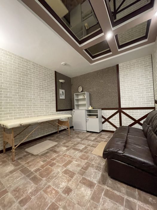 Продаж Комерційного приміщення з ремонтом, басейном. Центральний парк