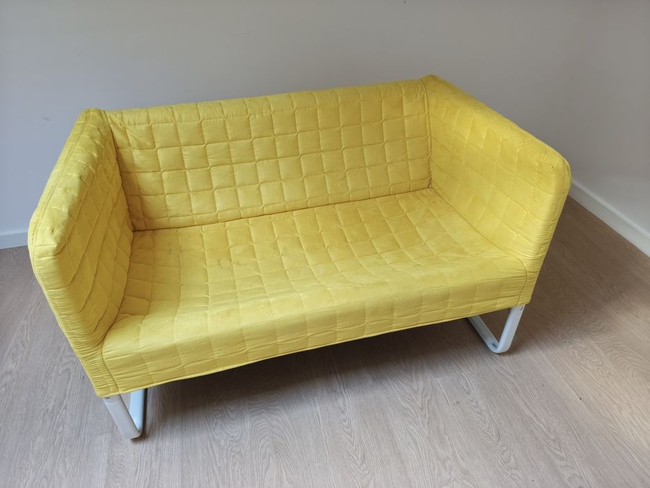 Sofá IKEA KNOPPARP Amarelo – 2 Lugares – Compacto e Original