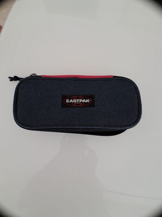 Mochila e estojo eastpak