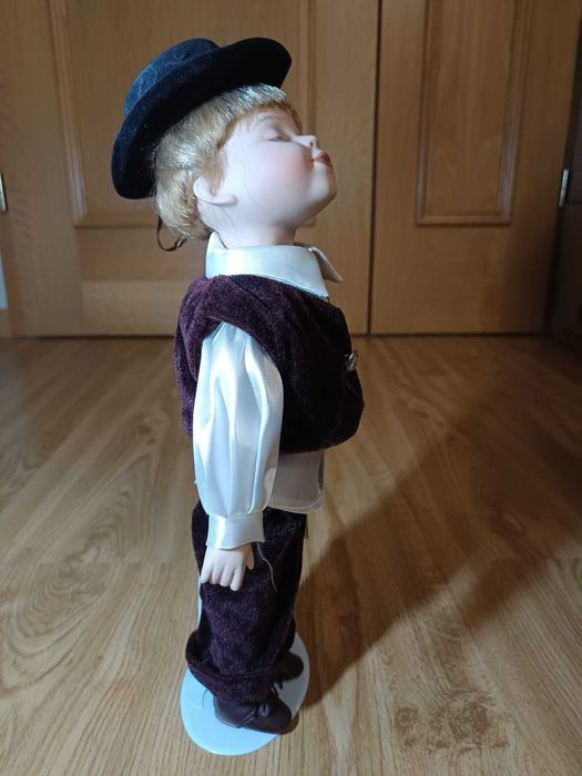 Casal de Bonecas de Porcelana – Amor intemporal