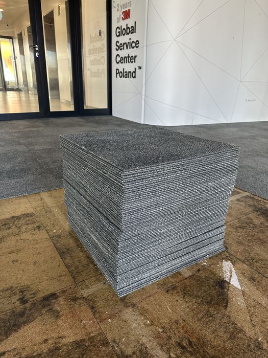 Wykładzina płytki z demontarzu