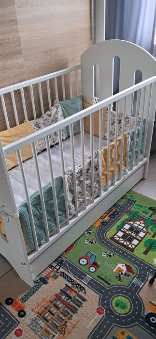 Łóżeczko niemowlęce z szufladą i materacem