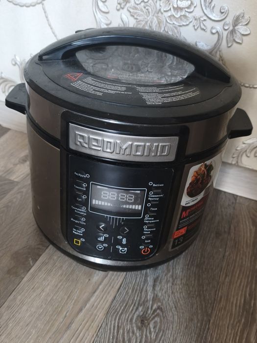 Мультиварка-скороварка REDMOND RMC-PM381
Мультиварка-скороварка REDMOND RMC-PM381