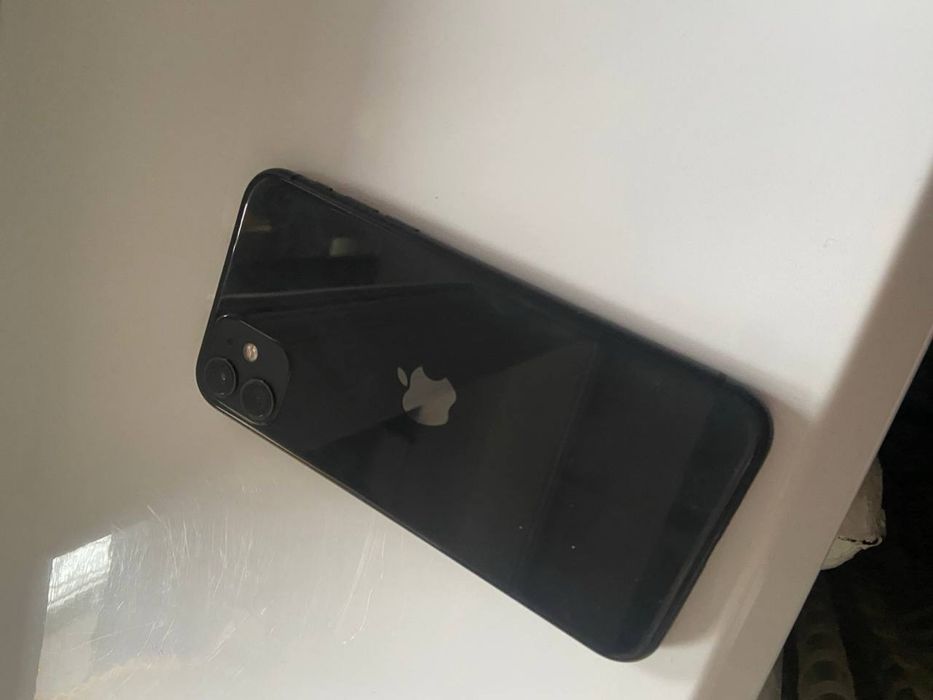 Продам iphone 11 на 64 gb