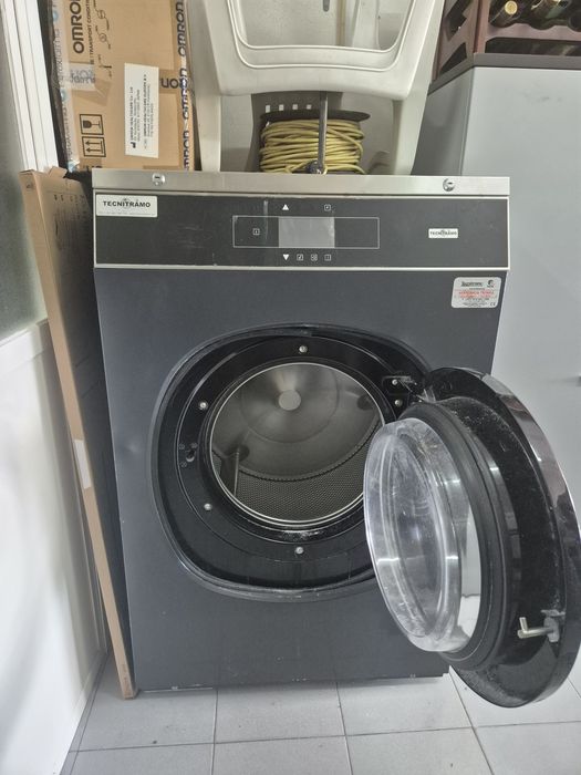 Máquina de secar roupa profissional