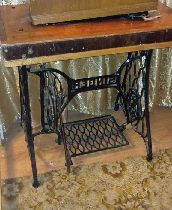 Стол от швейной машинки "Зингер"