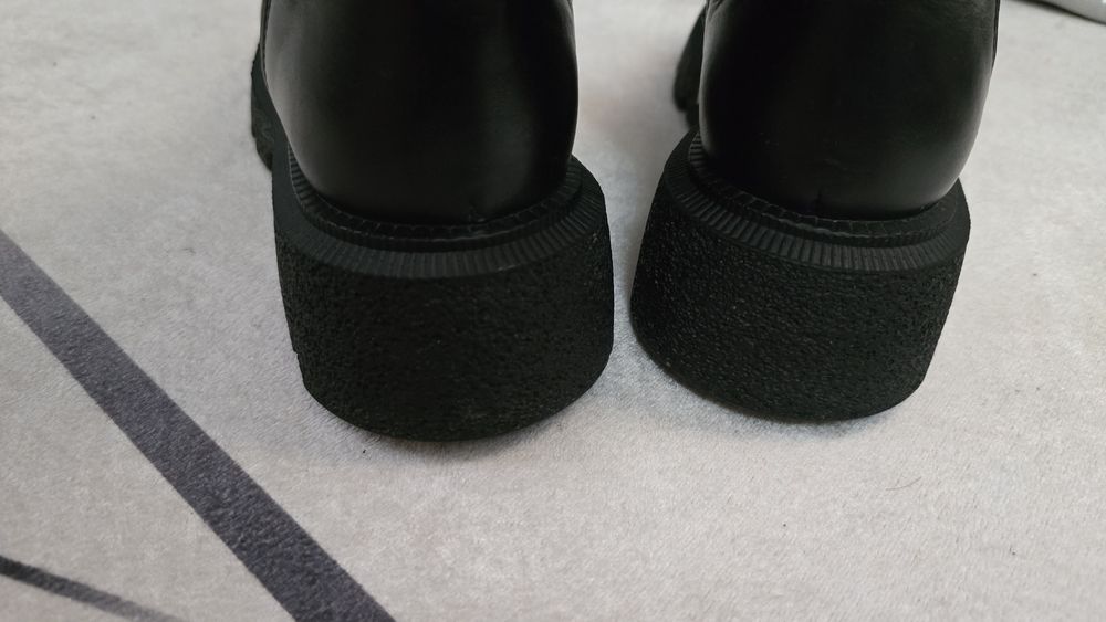 Трендові шкіряні жіночі черевики.