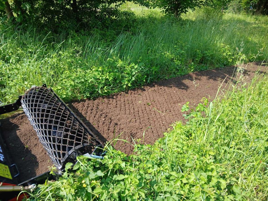 Usługi glebogryzarką separacyjną glebogryzarka nowy trawnik aerator wertykulator zakładanie trawników napowietrzenie trawy niwelacja terenu