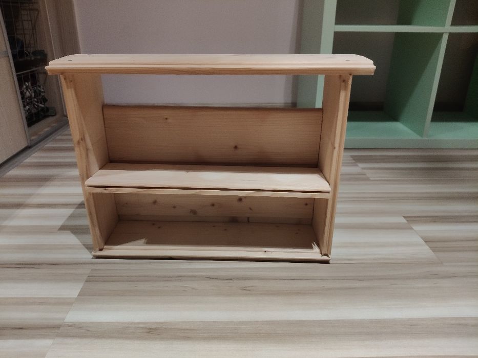 Mała półka drewniana