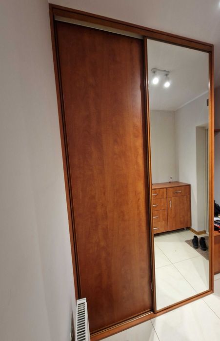 Szafa do przedpokoju z drzwiami przesuwnymi