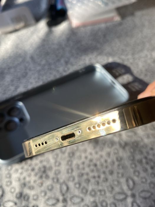 Iphone 64GB XR convertido 14 Pro Gold