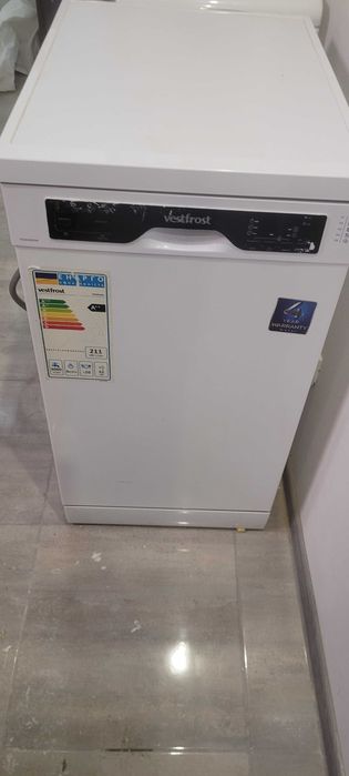 Продам столы , шкафи,  мониторы , стиралку и посудумоечн машины