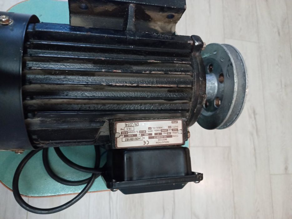 трехфазний асинхронний электродвигун серії  Y2-80MB-2.