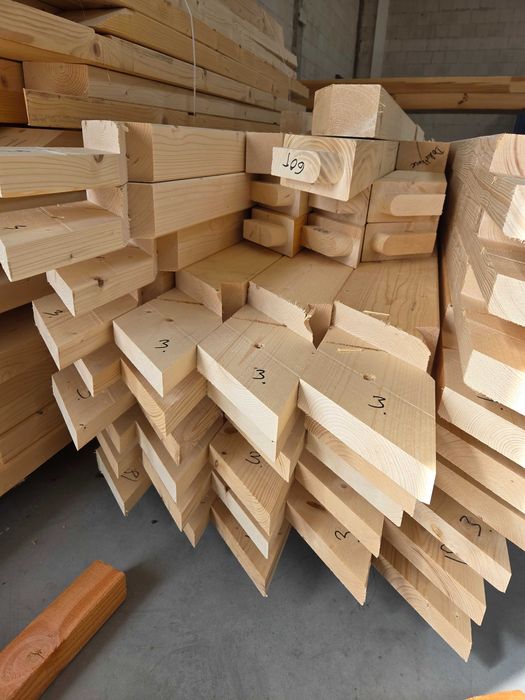 Domy szkieletowe wycięte CNC - konstrukcje drewniane - drewno KVH C24