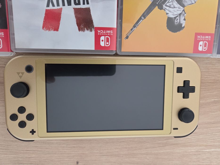 Sprzedam konsole Nintendo Świtach Lite.