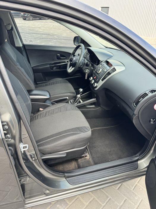 Kia Ceed 2011 года 1,6 crdi