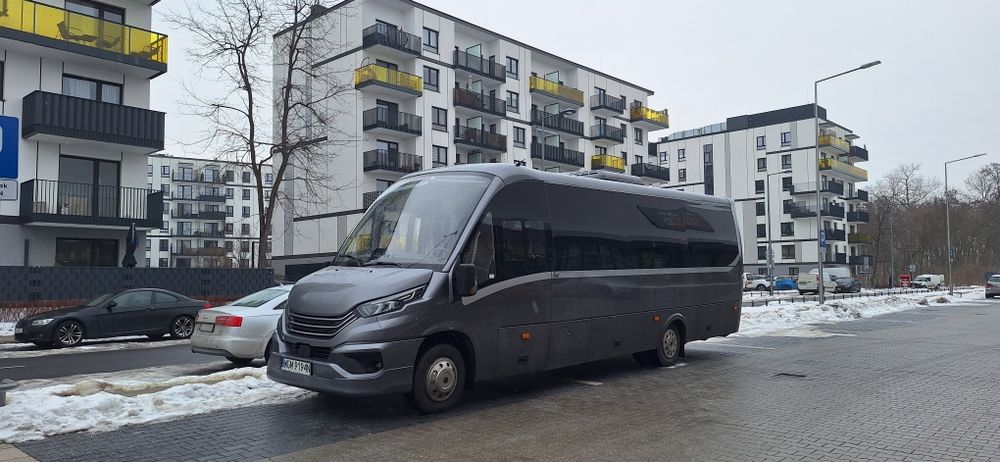 Wynajem autokarów busów 8 - 17 - 30 pasażerów bus samochód osobowy War