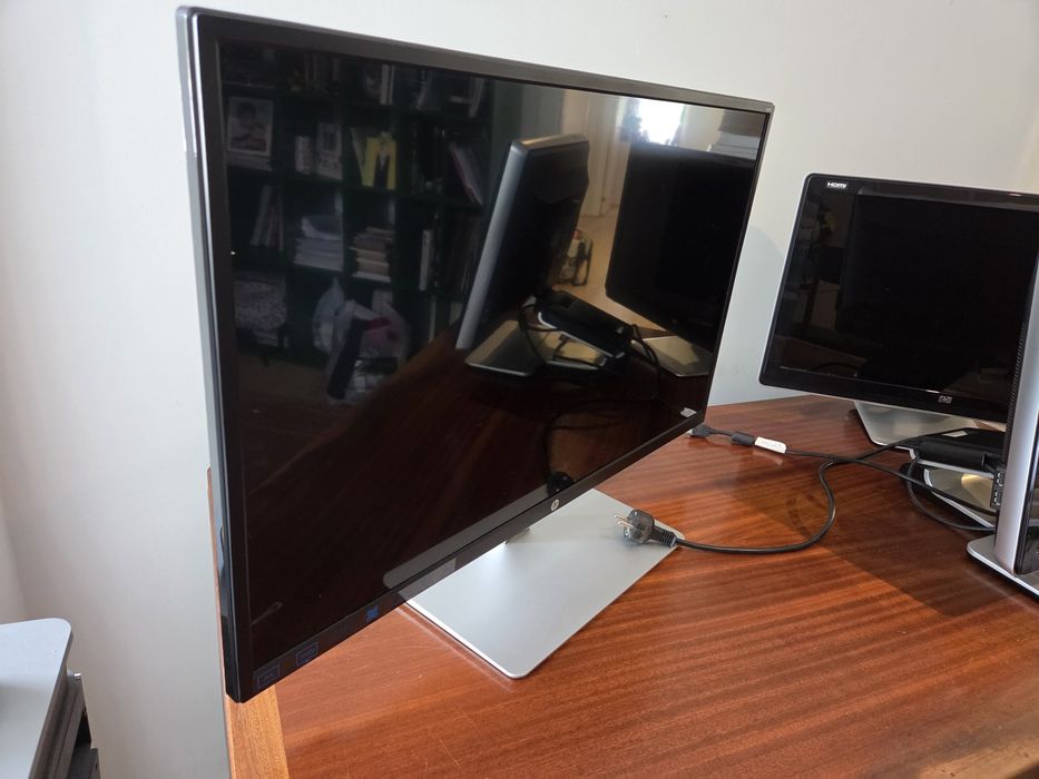 3 Monitores HP – 32" + 2x 23" – Bom estado