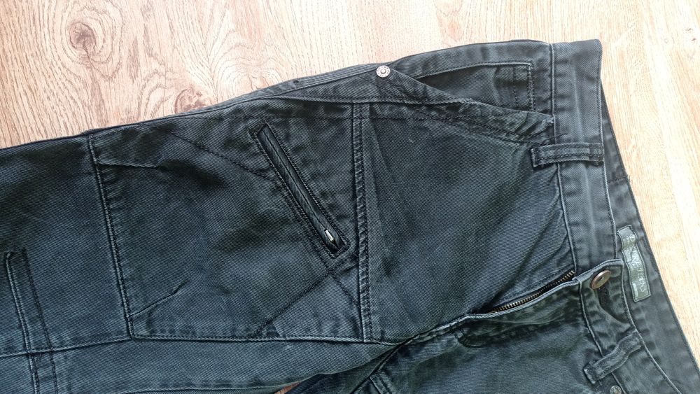 Jeansy męskie przecierane