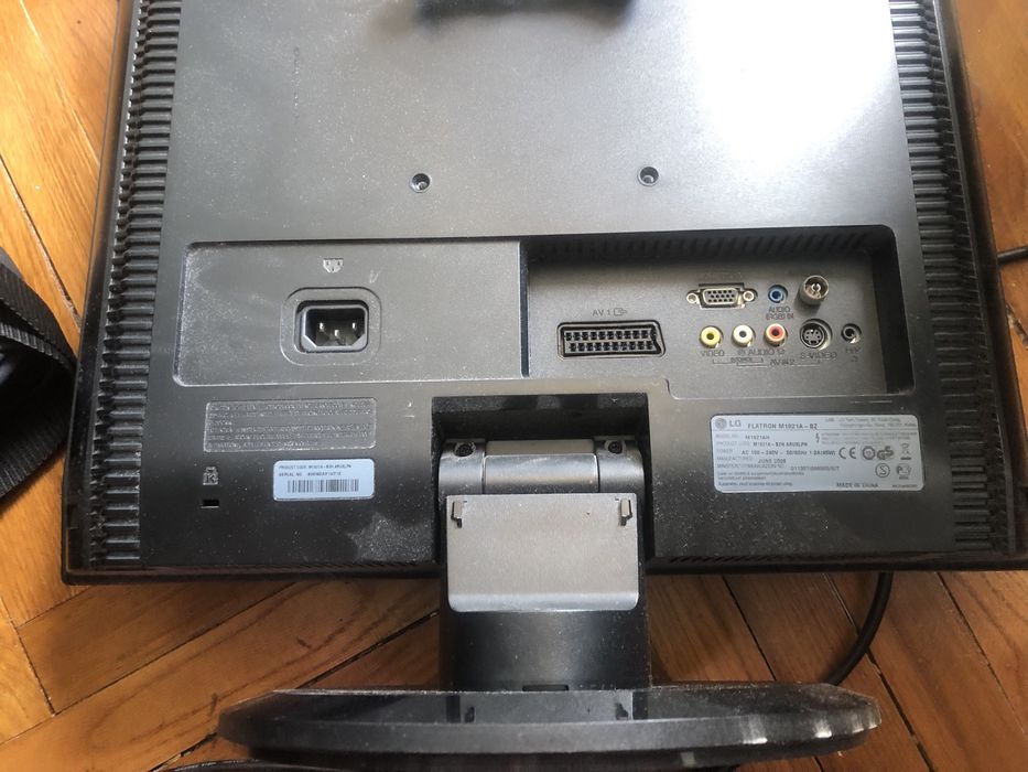 Монітори різних діагоналей та марок