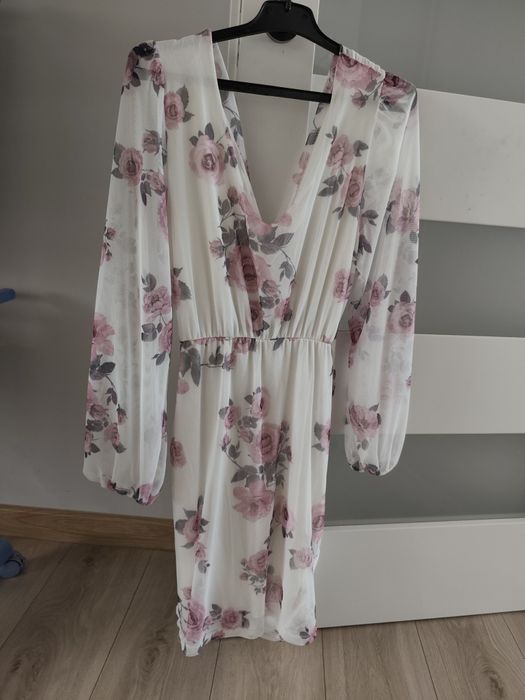 Sukienka siatka biała w kwiaty