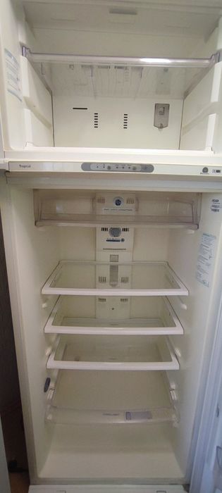 Продаю холодильник Whirlpool 4000 грн