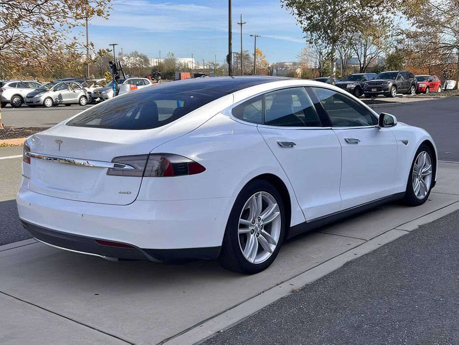 Tesla Model S      2016