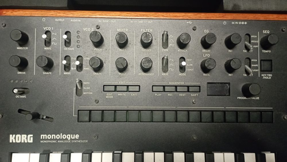 Korg monologue (sintetizador)