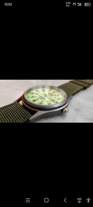 Relógio com calendário á prova de água.