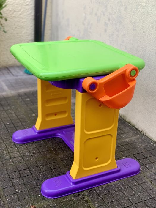 Mesa de atividades/Quadro giz, criança