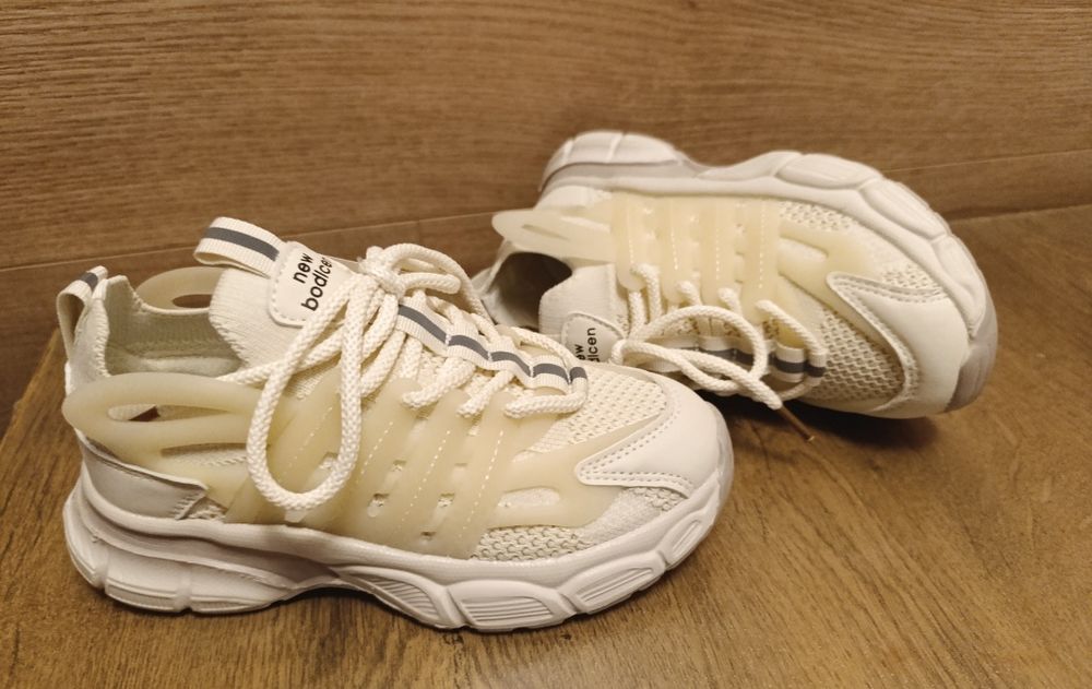 Кросівки для дівчинки бежеві беж легенькі кроссовки для девочки.