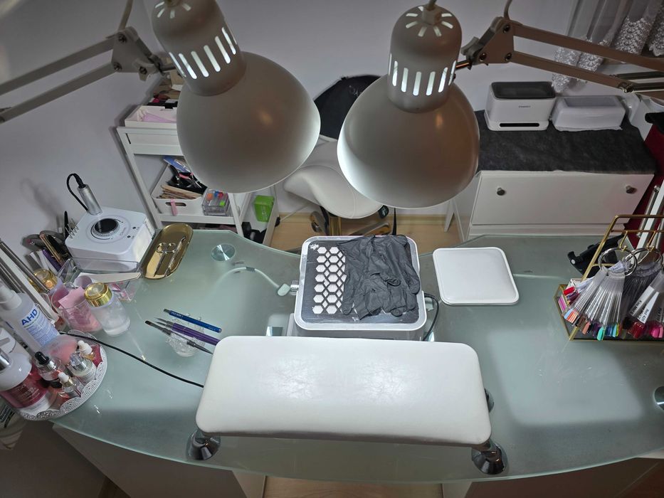 Sprzedam biurko kosmetyczne