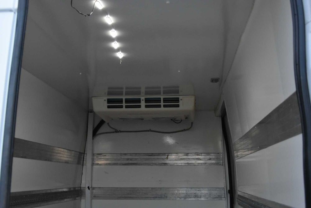 Chłodnia wynajem wypożyczalnia samochodów dostawczych BUS