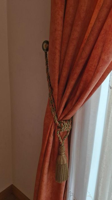 Conjunto de cortinados e reposteiros + 2 almofadas