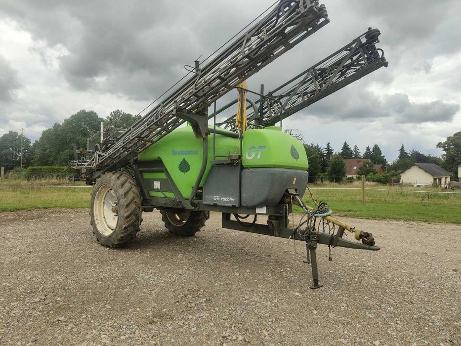Opryskiwacz ciągany tecnoma GTS variotec 27 m 3 tyś litrów ładny