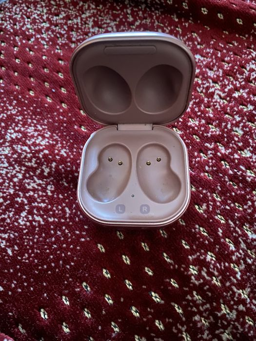 Продам кейс Samsung Galaxy Buds Live