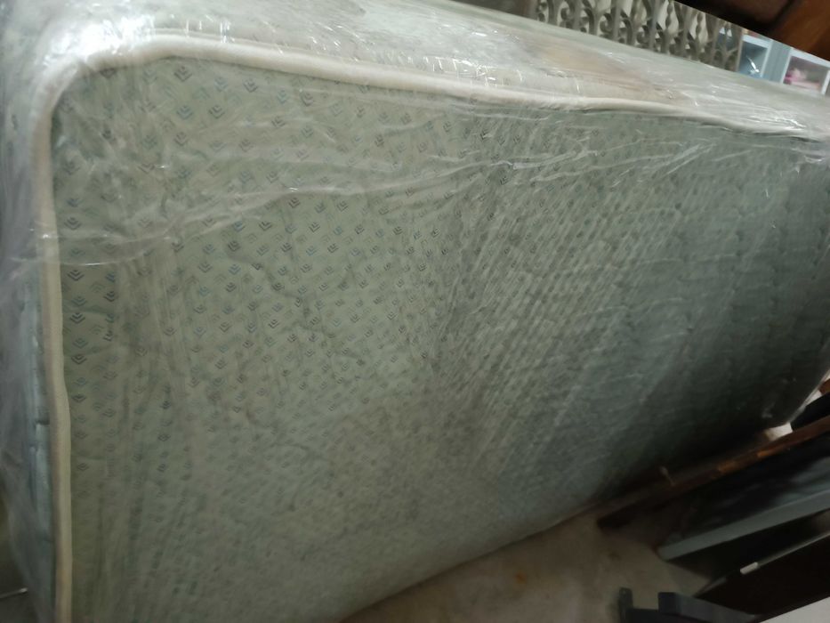 Colchão PIKOLIN em excelente estado